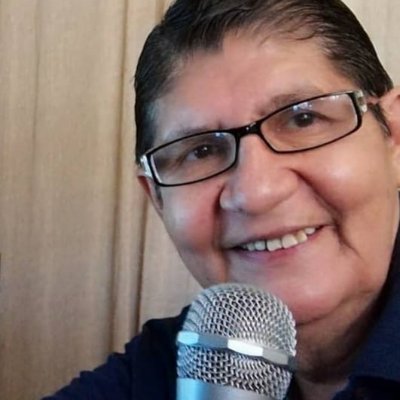 SOY INGENIERO COMERCIAL Y PERIODISTA RADIAL
