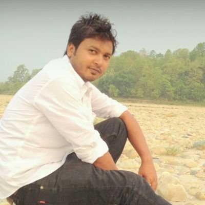 अपनी ज़िन्दगी में वही इंसान कामयाब है ! जिसे टूटे को बनाना और रूठें को मनाना आता है