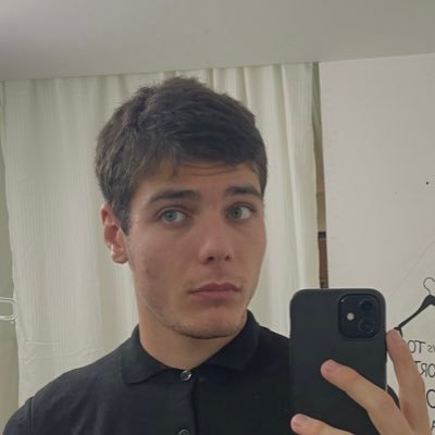 vincyefron's profile picture. uomo affascinante con piscina nella villa!!