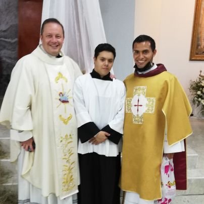 Consagración a Dios por mi vocación sacerdotal.
Hijo de Dios y de María, los amo. 🙏🏼 ❤️💪🏻😇🤗 🇨🇴 Colombiano 💒 Católico