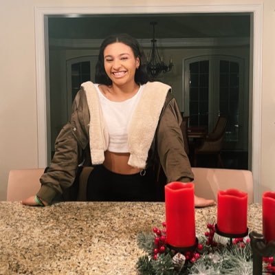 chelseaaharv's profile picture. 