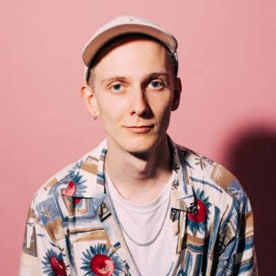 arnesrm's profile picture. he/him, macht verschiedene Dinge mit Kameras und Instrumenten. Selten da aber nie ganz weg.