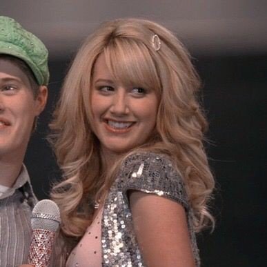 sharpaylegacy's profile picture. just a appreciation account of sharpay evans being an icon herself.