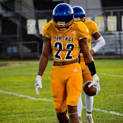 HILO HIGH ~ C/O 2022 ~ TIGHT END/WIDE RECEIVER ~ GPA 2.94 ~ 6’1 ~185 lb