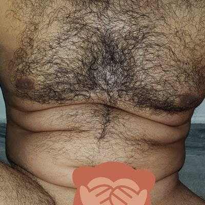I'm pure top. I am avg body guy. not chubby not skinny. i like fat and chubby guys who r bottom as well. u can DM me for more pics if u r interested 😉