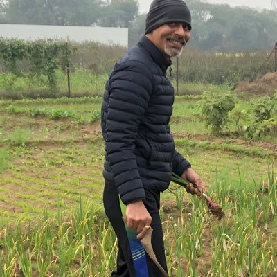 srishtant's profile picture. Marketer by profession, poet at heart.