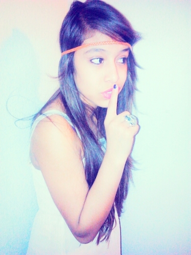 Hi. my name is crystal i have very big dreams but 160charts aint enoff 4 thm and one day to met...JUSTIN BIEBER I LOVE HIMM kbye:D add me on Facebook