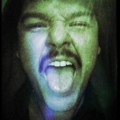 Damusiczar's profile picture. plays keys for some bands and then gets drinks in your hands.