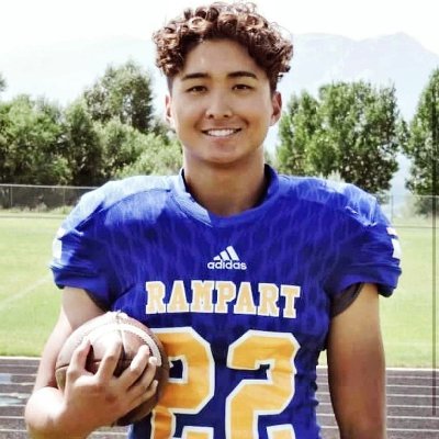 Hard working High School Football player, student, volunteer and friend. I love football and will never quit in my pursuit of excellence in life!