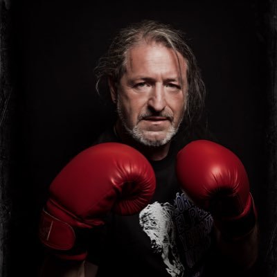 Rafajvegas's profile picture. La cantidad total de inteligencia en el planeta permanece constante. La población, sin embargo, sigue aumentando. https://t.co/bNapJ4yEVT