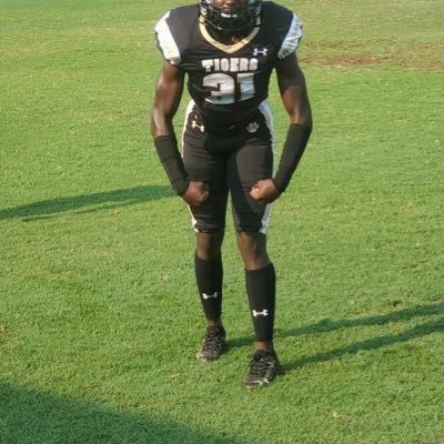 Student Athlete 5’10 160lbs Commerce Ga position:ATH C/0 2025 email:Jacari.Huff@students.commerce https://t.co/eAS6MWTtZe 706-765-5338