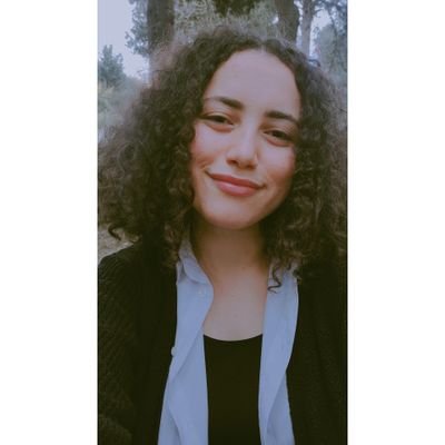 bengusat_esra's profile picture. beni bilirsin bazen sinirli bazen bebeksi