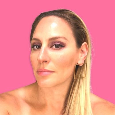 Lawyer • Entrepreneur • Empowered Woman • Podcaster • Storyteller • Professional Problem Solver • Godmother @wakeupcallpod @wolfesquires