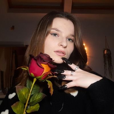 ▶️Youtube: https://t.co/tQ5Bp4OzMG
📷Insta: @Lieneke_01 / @liene.covers.songs
🔥Tiktok: popcorn.elis
Happy, crazy me with positive vibes! 😊 (she/her