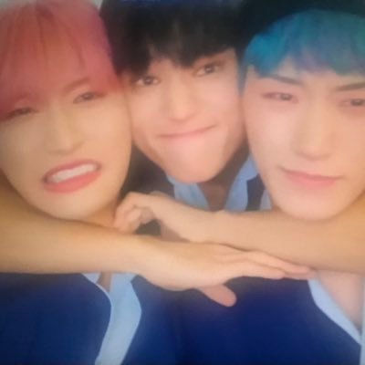 Ateez_ItzyMain1's profile picture. :)