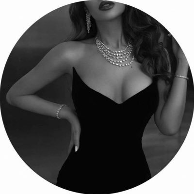 2i_4e's profile picture. امرأة بهيئة وردة تُسقى بالرقةِ والغنج .