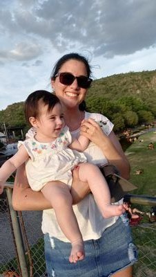 Lic en psicología, especializada en apego e infancia. Docente en UNC. Acompañante terapéutica.
Soñadora, aventurera y curiosa
Mujer, hermana, amiga y mamá.