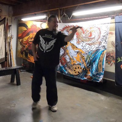 Trotskyist, supporter of ICFI, martial artist, fan of wuxia, western fantasy, sci-fi , literature, history, pc games, history, hiking, kayaking, and tai chi!