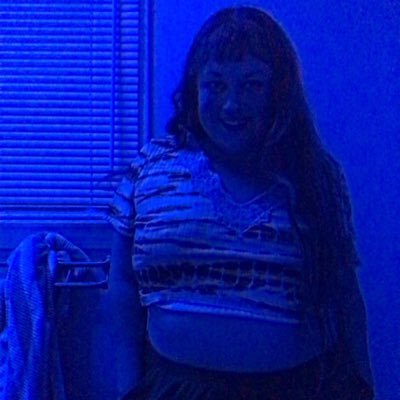 friendlywinemom's profile picture. chaos.