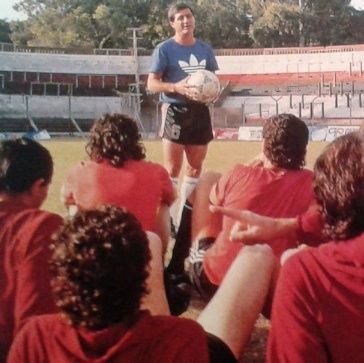 Cuenta homenaje al técnico del mejor Newell's de la historia.