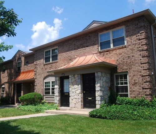 Choose from our variety of 1, 2 or 3 bedroom apartments and enjoy private entrances and custom painted interiors in Lansdale, PA 877.890.4423