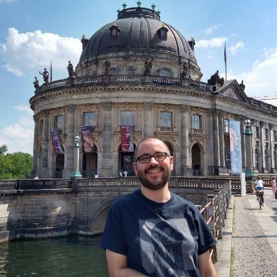 Früher Soziologie, jetzt in Digital Humanities/Computer Science.
Wirtschaftspolitik, Radtouren, Gitaren-Musik und hoch-qualitative Memes.