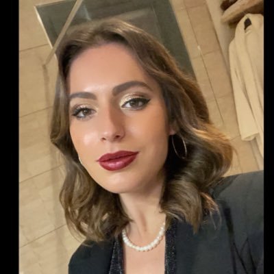 Julie_Mart_13's profile picture. 