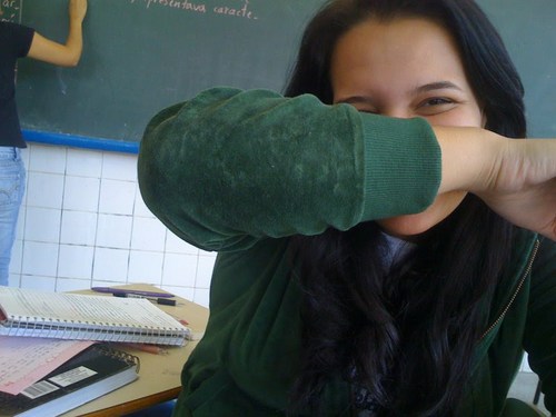 18 anos,solteira ;D, Corinthiana apaixonada,adoro filmes,meus amigos,amo a OIFDJ,sou meia impaciente,sincera além da conta...bom me conheça para saber mais ;)