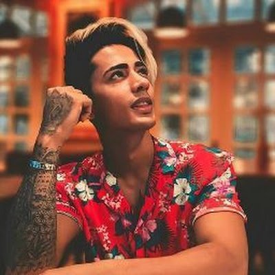 👨👦PAPA KE PAYER👨👦
👩👦MAA KE LADLA👩👦
🧑💼 BROTHER KE HERO🧑💼
🙅KAMINA🙅 BUT DOSTO KE JAAN💑