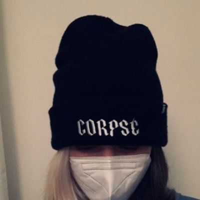 domino_juego's profile picture. she/her