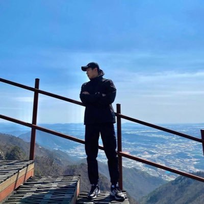 leecrawford132's profile picture. 