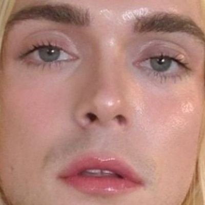 hatessunshine's profile picture. gay millennial communist • skincare enthusiast • probably postblocked on fb • https://t.co/VzgfNcQago ✨✨✨