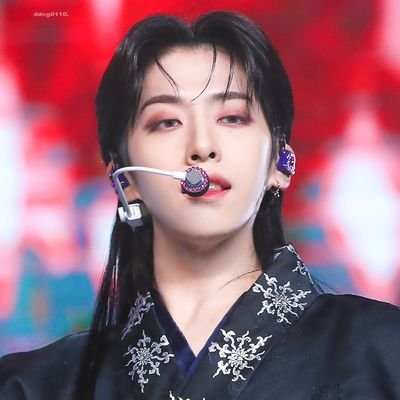 ㅤ ㅤ𝒊𝒄𝒂𝒓𝒖𝒔ㅤ ㅤ:ㅤson dongju aka xion. 20000110. maknae and princess of oneus. handsome one of son twins. musical and to moon lover. p.s. beware, i can bite.