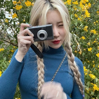 fr0mzero_'s profile picture. 우린 사랑만 하기에도 바쁘니까