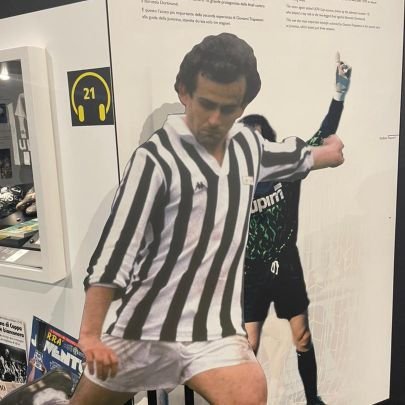 élève medersa très croyants et passionné de sports et de foot en particulier ! né bien avant l'Internet et fans de Juventus Turin depuis 1982 😍