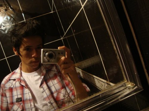 17anos;capricorniano,curte,ELECTRO,HIP HOP,POP,SERTANEJO,ROCK,
baila TECKTONIK; [saber + ? FOLLOW-ME] msn e orkut só pedi =D