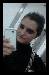 A espera da pessoa q mi fará rir , das tristezas q insisteem em mi fazer chorar *--*