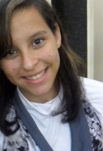 Romantica, alegre, ciumenta, carinhosa, atenciosa, chata, irritante...Uma menina atras de sua cara metade
ADM @coliriosactive