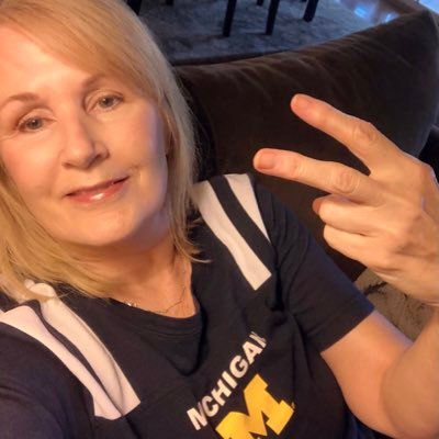 U of Mich alum... grandma... Detroit sports fan... music lover... bleeding heart liberal!