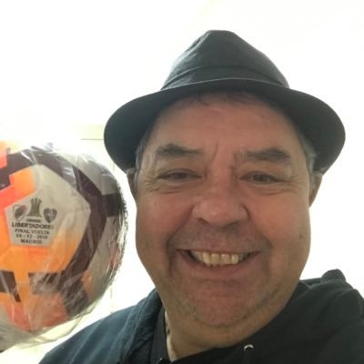 Yo soy el que crea lo que soy. Capricornio, Emprendedor, Músico, Asegurador, Viajero curioso, entusiasta deportista... Reikista... La actitud es todo !!