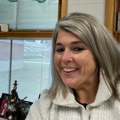 Momma of 2 very involved boys, 2nd grade teacher, product junkie, stress crafter, MK consultant, Poshmark Seller, and a little bit of a baseball fan 🤣