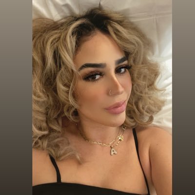 VIP bottle service girl 🍾 MESSAGE ON ONLY FANS TO CHAT 😩💕 IG: official_aileen