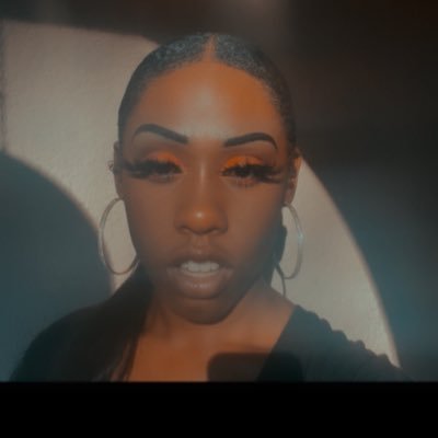 SaDarria/Yaya 🥰 Lost access to the account I had since 2012 😞 still a Stoner, I just love Henny now 💜