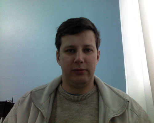 Prof Formado em Ciências Computação, com Pós e outros cursos, Trabalha com Linux, Windows, Redes, C/C++, Java, resumindo, para muitos, um alemon bataton
