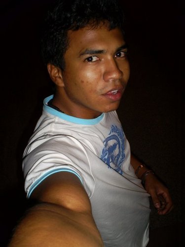 uma pessoa q gosta de fazer novas amizades e que gosta muito de curtir a vida! engenheiro e dj nas horas vagas! eh isso aewwwww!
