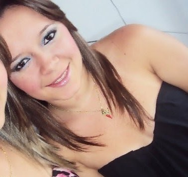 α αnjinhα ;
cum plαnos mαlignos !-'
- α meninα do bem
que prαticα o mαl {66
- α gαrotα que te conhece
α mulher que te enlouquece '