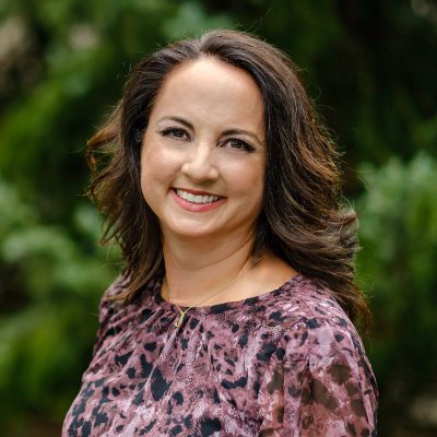I help busy people have more time and increased energy by simplifying and more effectively managing their time, spaces, tech and possessions.