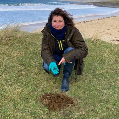 I do #SciComm #STEM Presenter & public speaker. Passionate about DUNG BEETLES/Natural History/Agriculture/Archaeology/ Researcher & Founder @DungBeetleFarms…