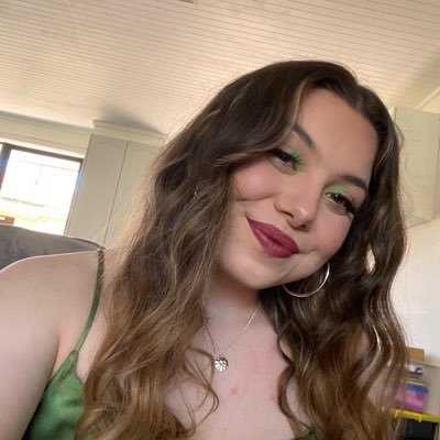 oliviaashlea_'s profile picture. I sing sometimes, I also dance sometimes but I’m tired all the time. she/her 🦋
