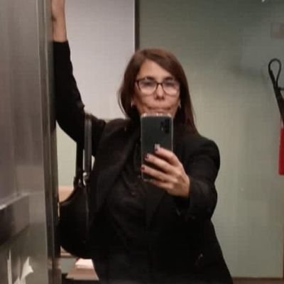 cristinaparaira's profile picture. 